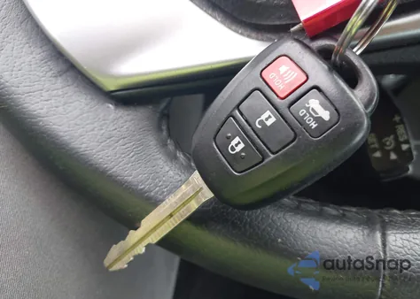 2015 Toyota Corolla S Plus z USA, uszkodzony, nr VIN 2T1BURHE8FC270013